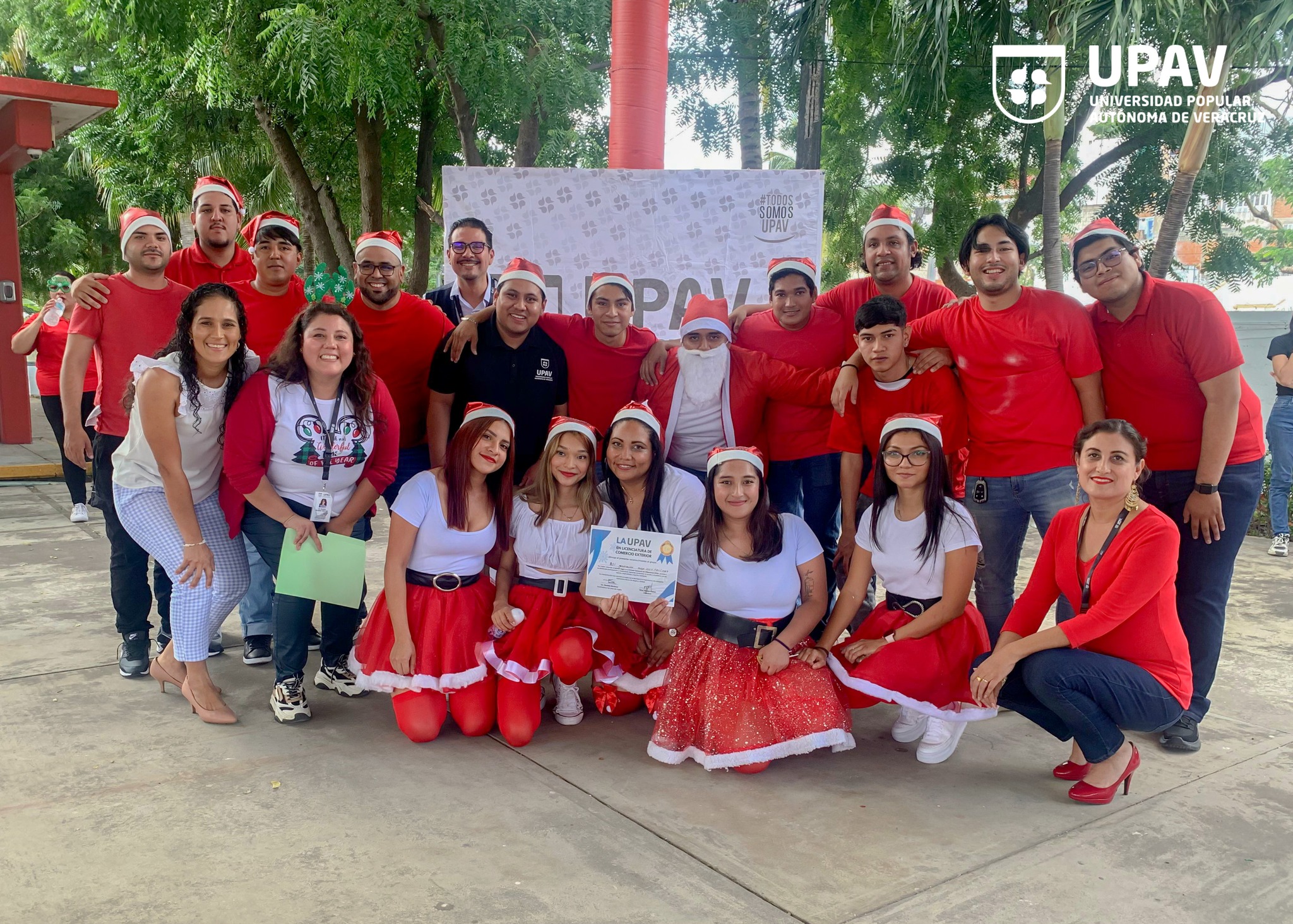 ¡La Licenciatura en Comercio Exterior sede Veracruz les desea felices fiestas!