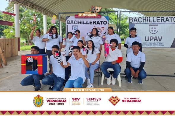 Bachillerato 853G celebra 15 años UPAV con proyectos y despedida